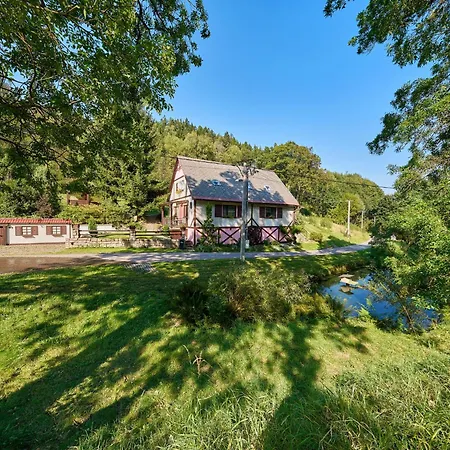 U Hronova-2 By Interhome דירה *