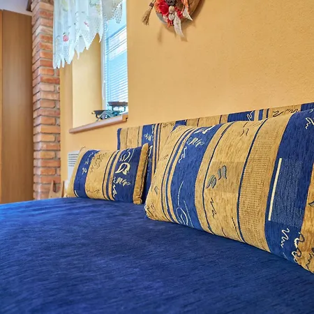 U Hronova-2 By Interhome דירה Chlivce